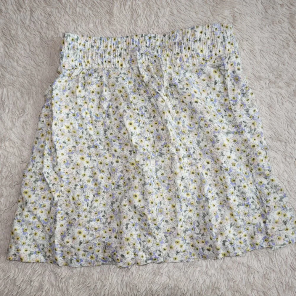 Girls Size Small Gap White Top with Copper Key Pastel Floral Skirt
